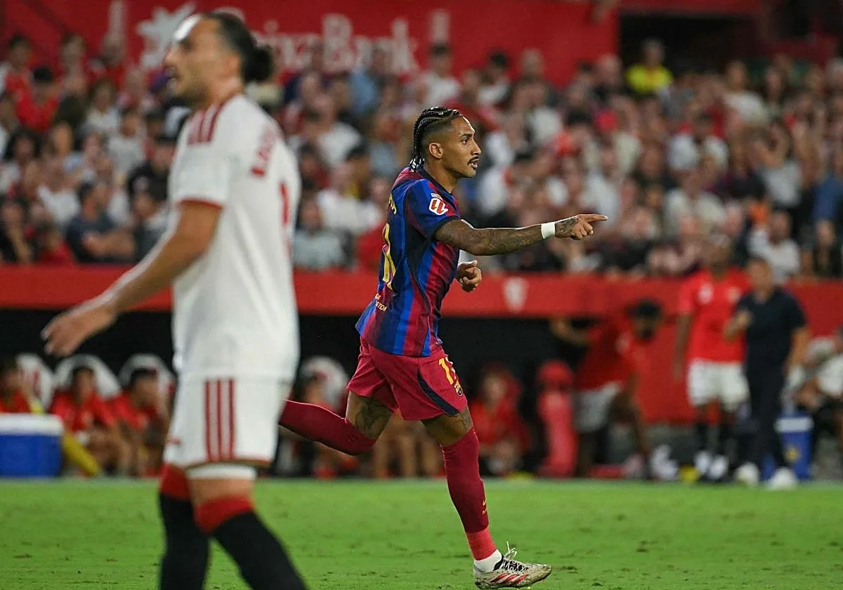 Raphinha eleva al Barça en Sevilla