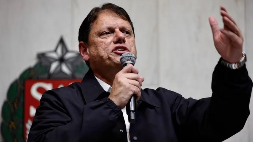 Tarcísio fala em “falsa comunicação” sobre PM perseguir Haddad