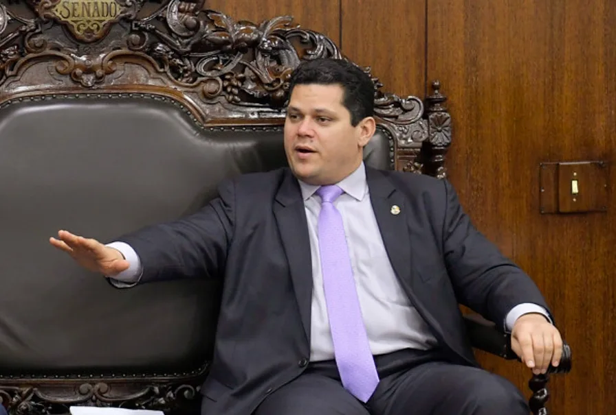 Alcolumbre se pronuncia sobre impeachment de ministros do Supremo após crise do caso Master