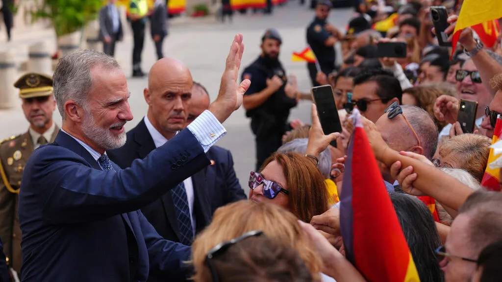 Le roi d'Espagne Felipe VI en visite à Ceuta, trois mois après la crise migratoire