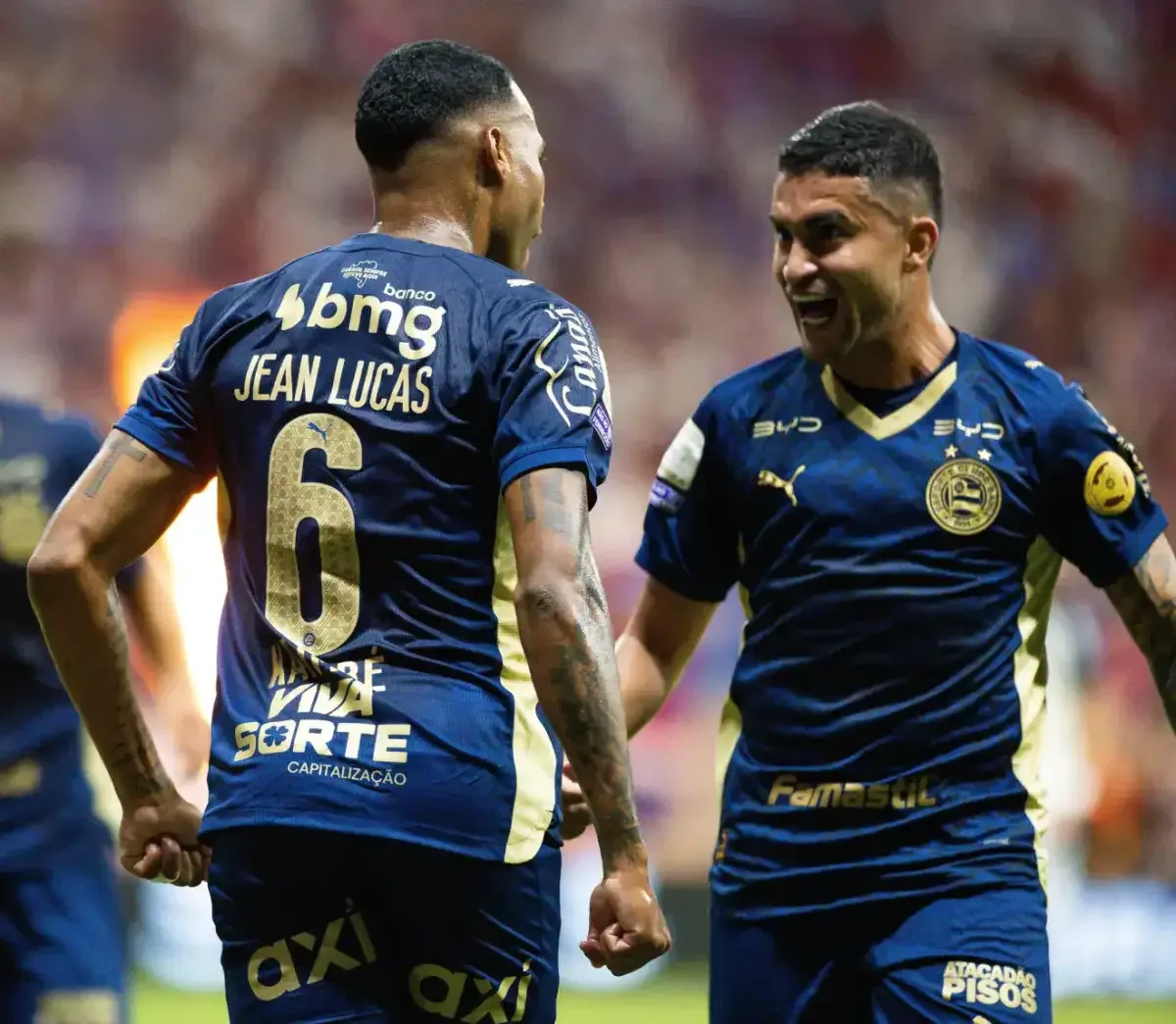 Com gols no fim, Bahia vence Remo e assume 4ª colocação do Brasileirão