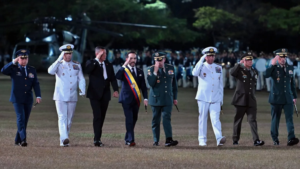 De la Espriella reorganizó la cúpula militar con el regreso de dos oficiales: el relevo podría llevar al retiro de once generales por antigüedad