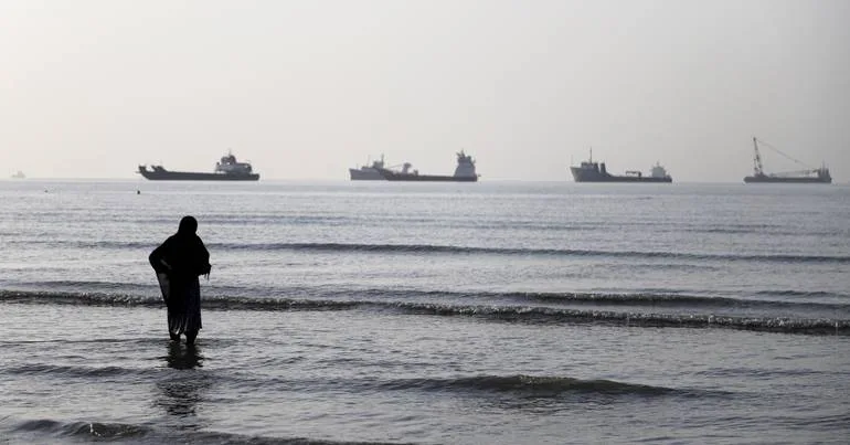 Dez navios atacados no estreito de Ormuz em três dias
