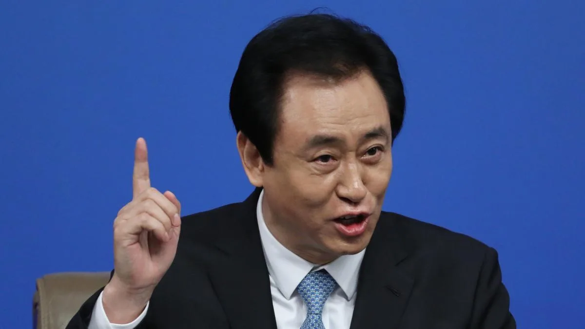 China condena a cadena perpetua al fundador de Evergrande, el magnate del ladrillo
