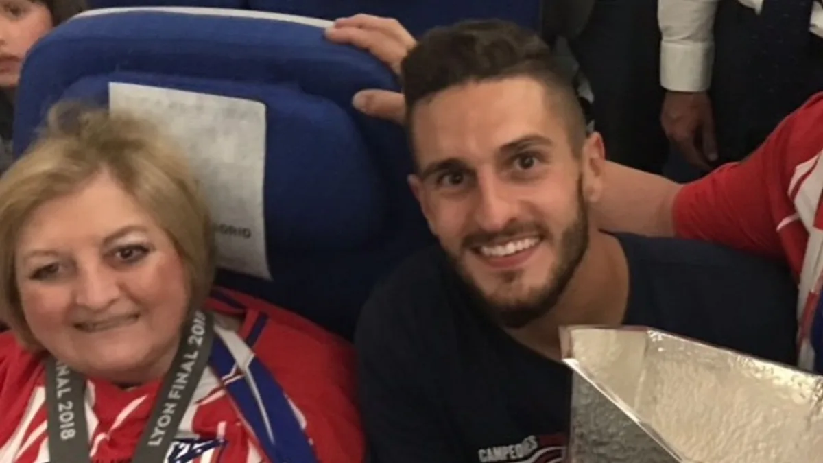 Koke Resurrección y Beatriz Espejel rinden tributo a la madre del futbolista con dos cartas que encojen el corazón: "Dejas a tus chicos en buenas manos, eso te lo aseguro"