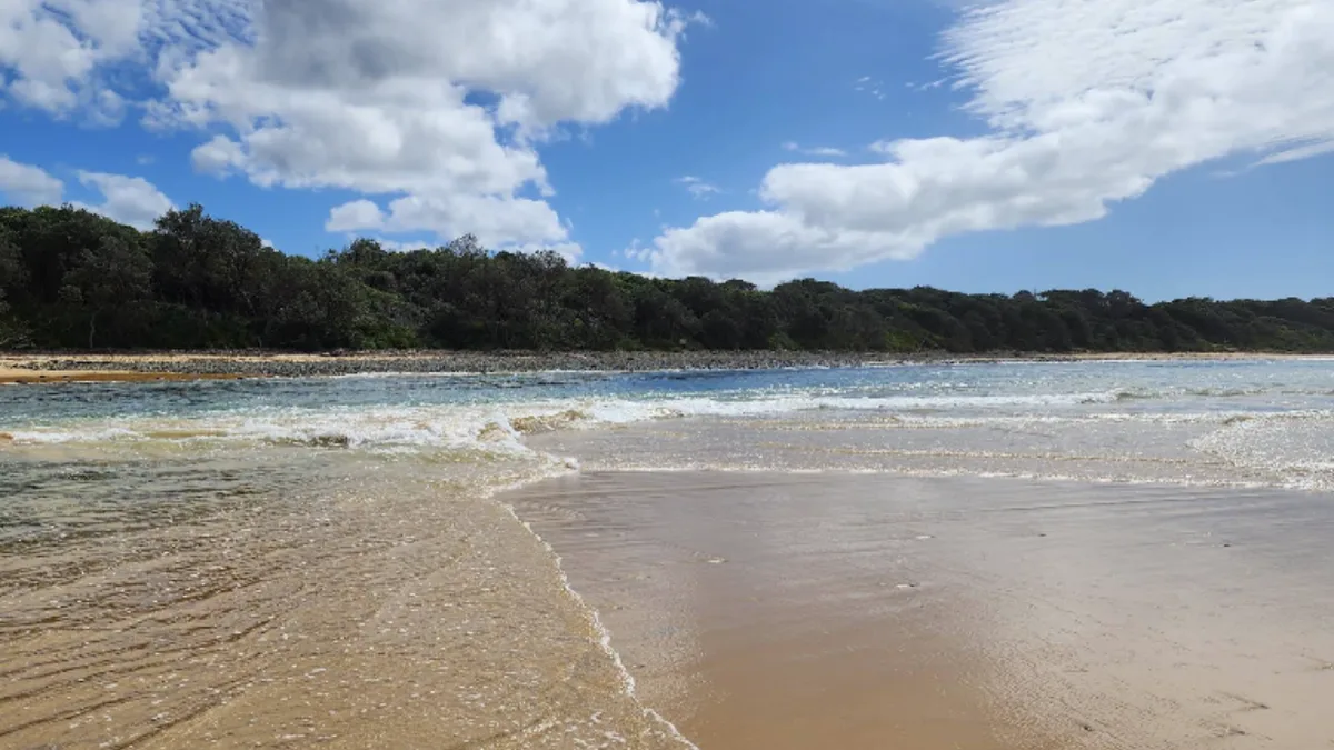Swimmer dies, two others hospitalised after trio get into trouble at Saltwater Beach on NSW Mid North Coast