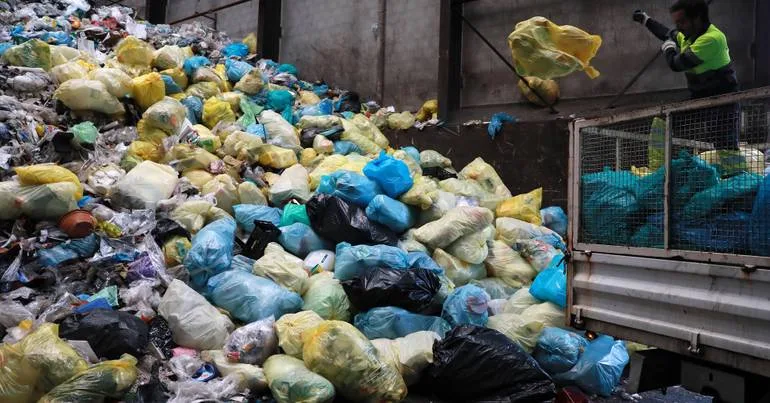 Mais lixo e menos reciclagem do que o exigido em Portugal