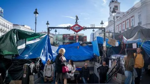 Ayuso levanta el cierre de Sol, pero no enseña los informes que justificaron su cierre