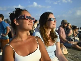 ÉDITORIAL. Éclipse de lunettes