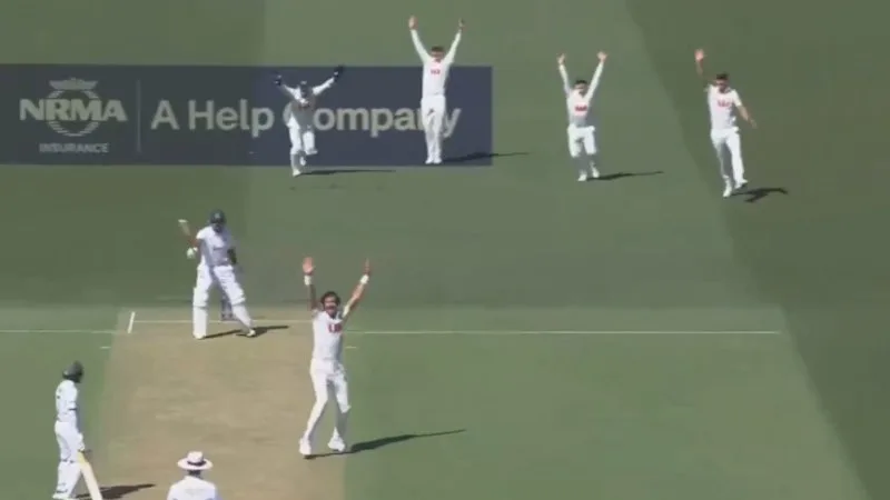 Starc shreds Bangladeshi top order