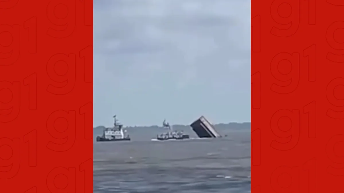 Marinha e Polícia Civil investigam naufrágio de embarcação com toneladas de milho na baía do Marajó
