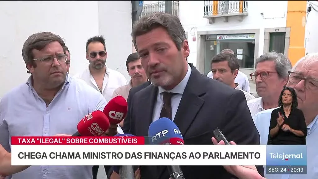 Chega chama ministro das Finanças ao Parlamento para explicar aumento dos combustíveis