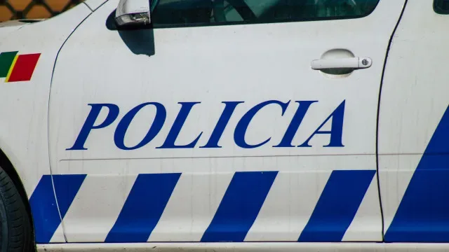 Homem baleado em parque de Queluz. Cerca de 10 causaram "desordem"