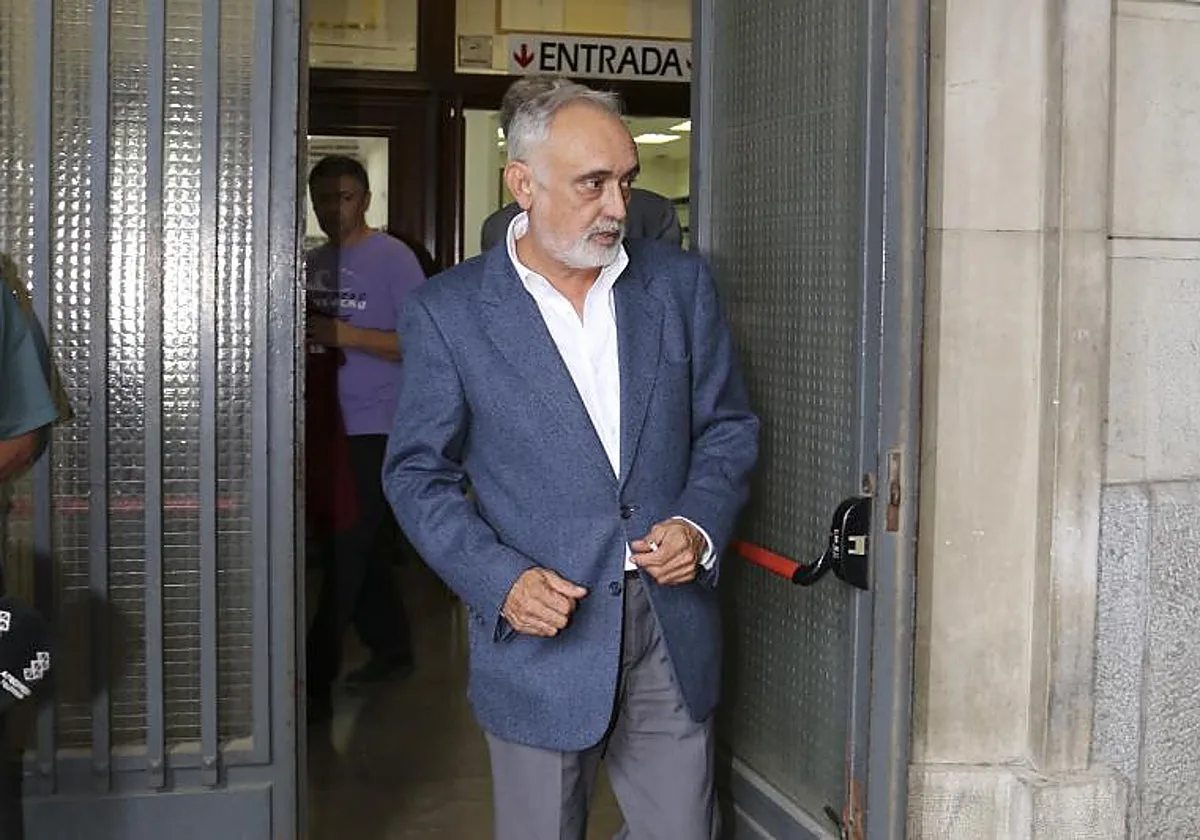 El PSOE exigió saber italiano en una oferta de la Junta de Andalucía porque la enchufada hizo un Erasmus en Florencia