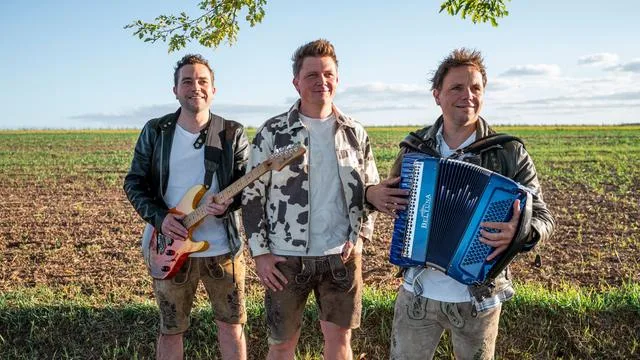 Band feiert Jubiläum: Deshalb wollen die Dorfrocker in 294 Landkreisen auftreten