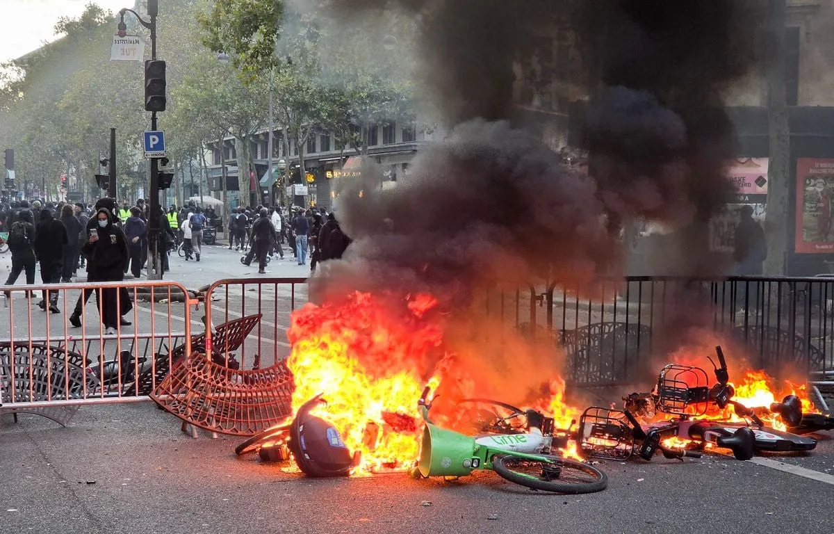 Mobilisation du 17 octobre : 1.200 interpellations, 150 policiers blessés… Lecornu appelle à « choisir son camp »