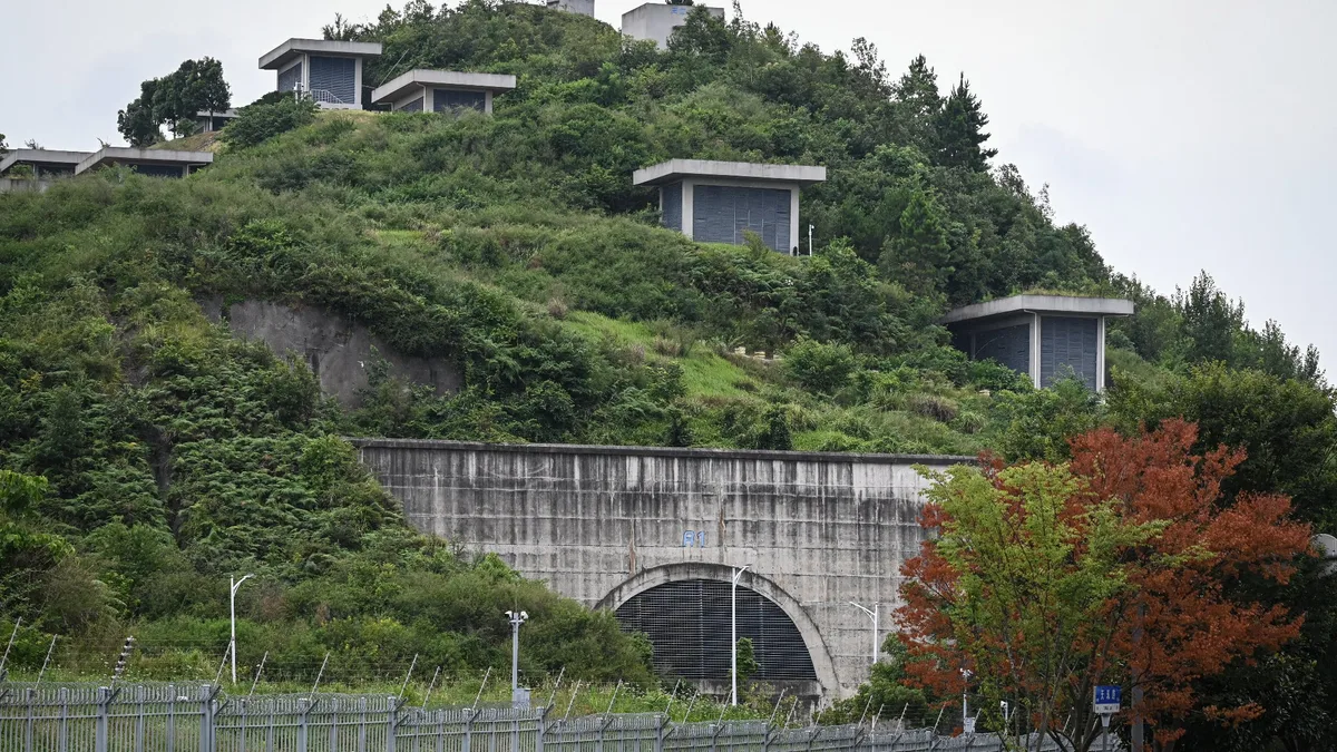 "Avant, c'était une montagne désolée": la Chine accélère sa ruée vers l’Ouest, et construit des dizaines de gigantesques centres de données pour l’IA en milieu rural