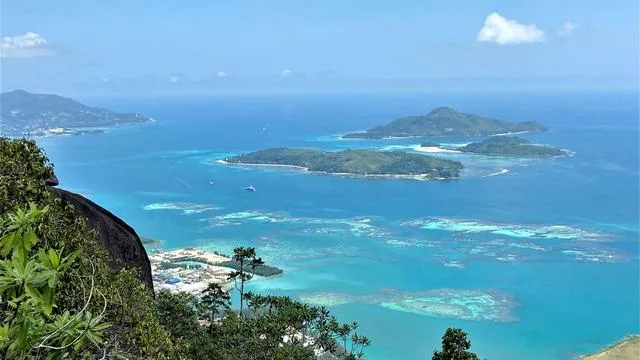 Seychellen: Regierungsflieger strandet im Urlaubsparadies