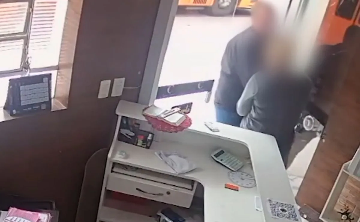 Câmeras flagram momento em que mulher é baleada no rosto por ex-marido em salão no Santa Quitéria