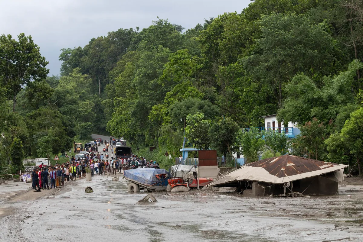 Nepal elevan a 289 el número de muertos por deslizamiento masivo de tierra