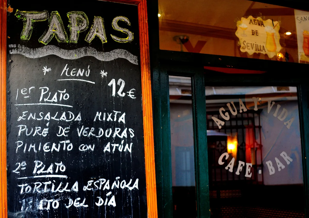Cómo el menú del día pasó de alimentar turistas a estar en peligro de extinción