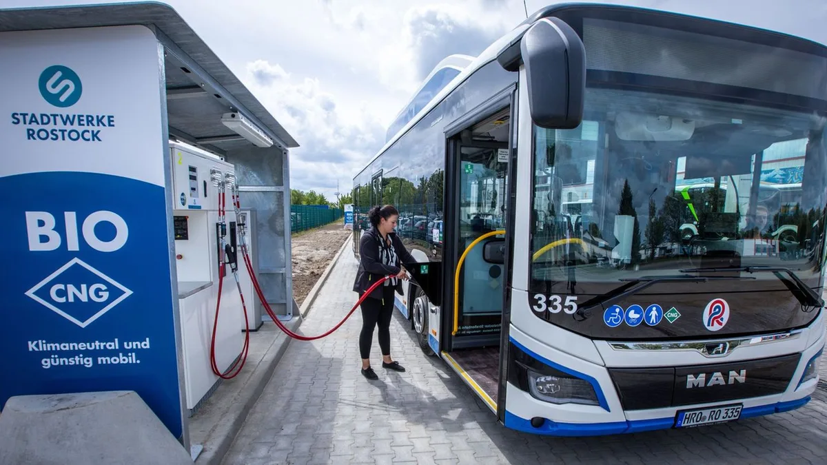 Umrüstung der Busflotten: Weniger Geld für E-Busse - Branche warnt vor Folgen