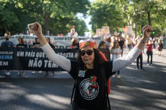 Au Portugal, une rentrée avec “des élèves sans école et des écoles sans professeurs”