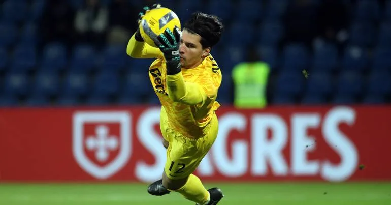 Guarda-redes João Virgínia troca Sporting pelo Wolverhampton