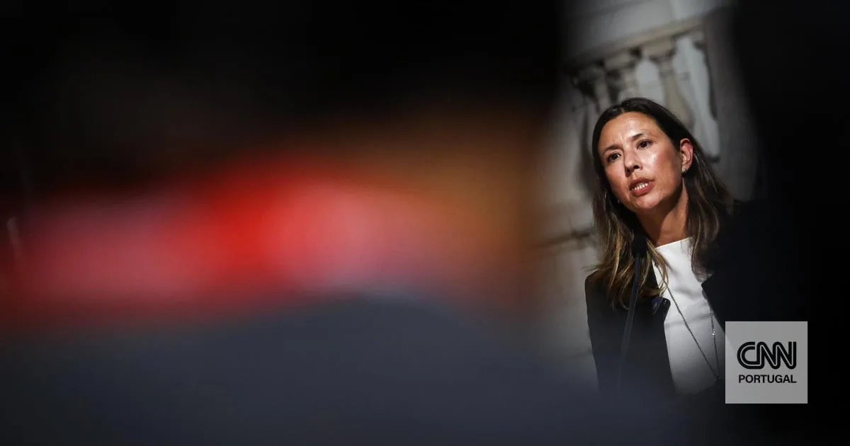IL diz que classe média foi abandonada por PS e PSD e está "sob ataque"