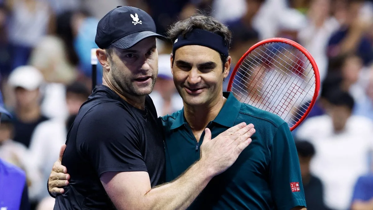 Federer rolls back time on return, wows fans in win against Roddick