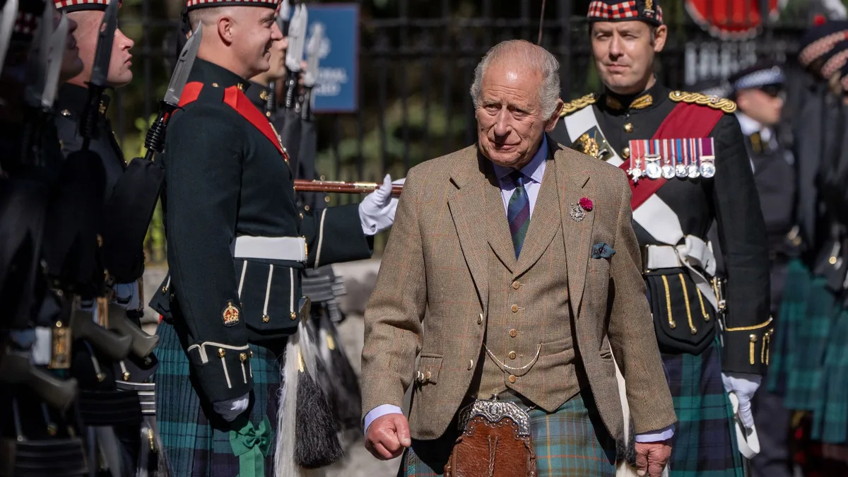 El castillo de Balmoral vive un verano distinto: Carlos III da un giro a su agenda mientras los príncipes de Gales afrontan un cambio