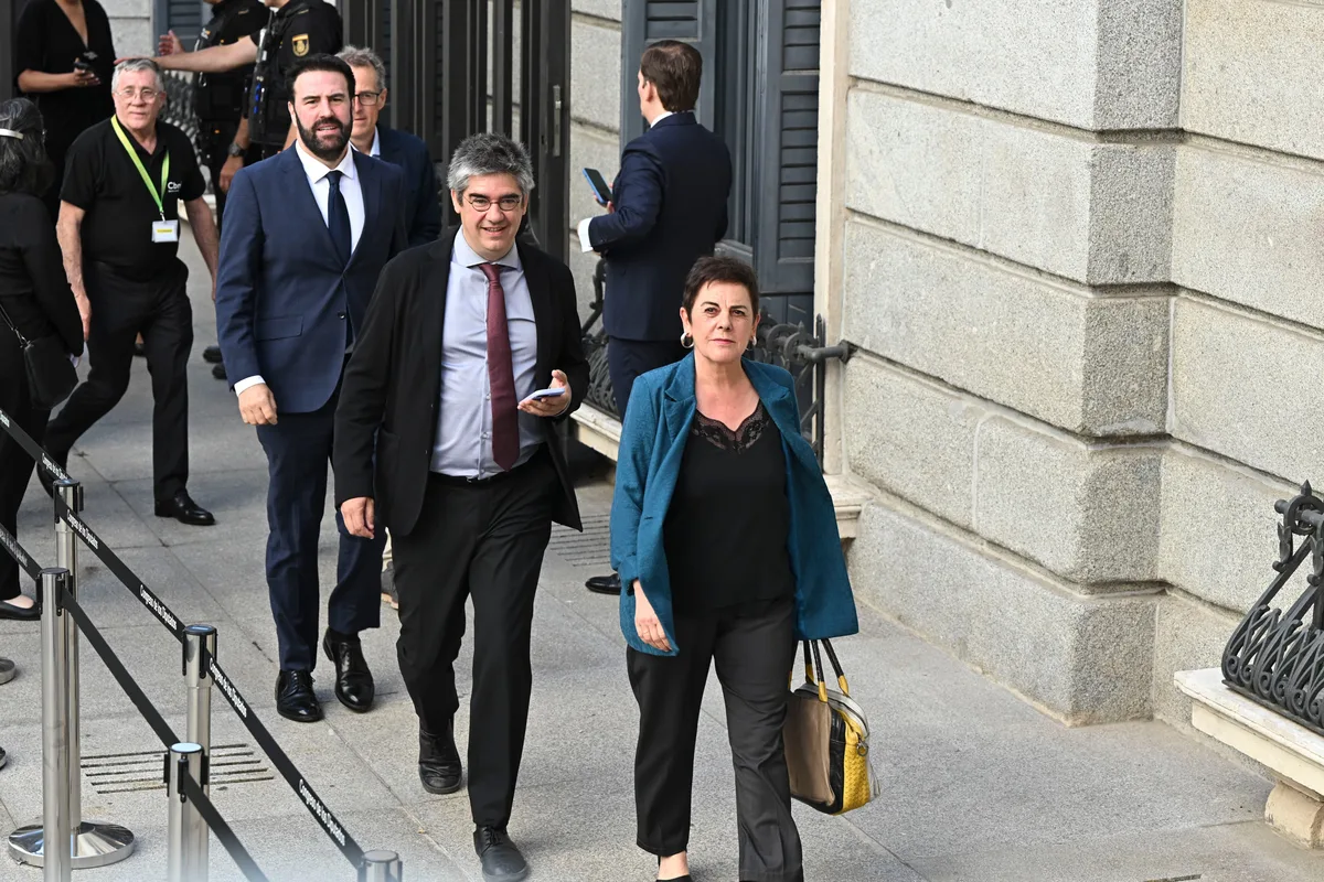 EH Bildu renovará a fondo su grupo en el Congreso