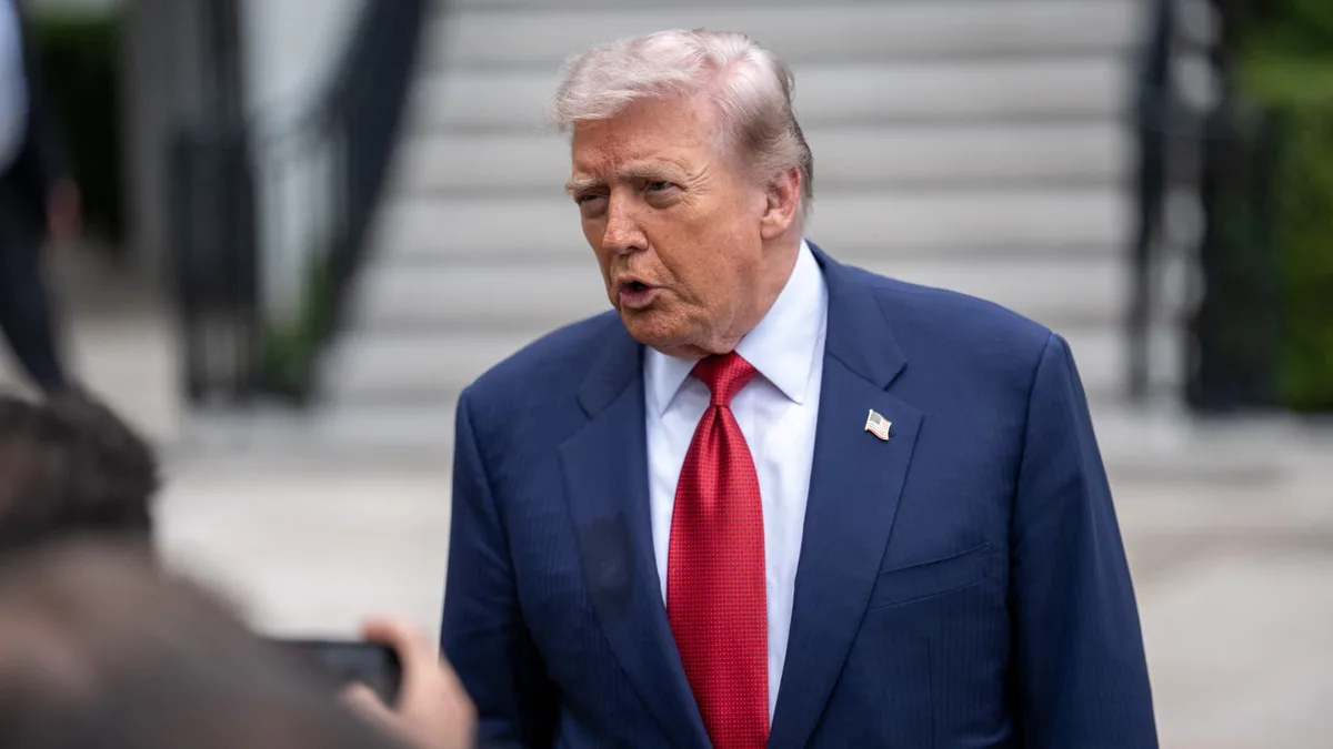 "Votre question dégoûtante et inhumaine": la Maison Blanche et Trump s'emportent contre une journaliste de CNN