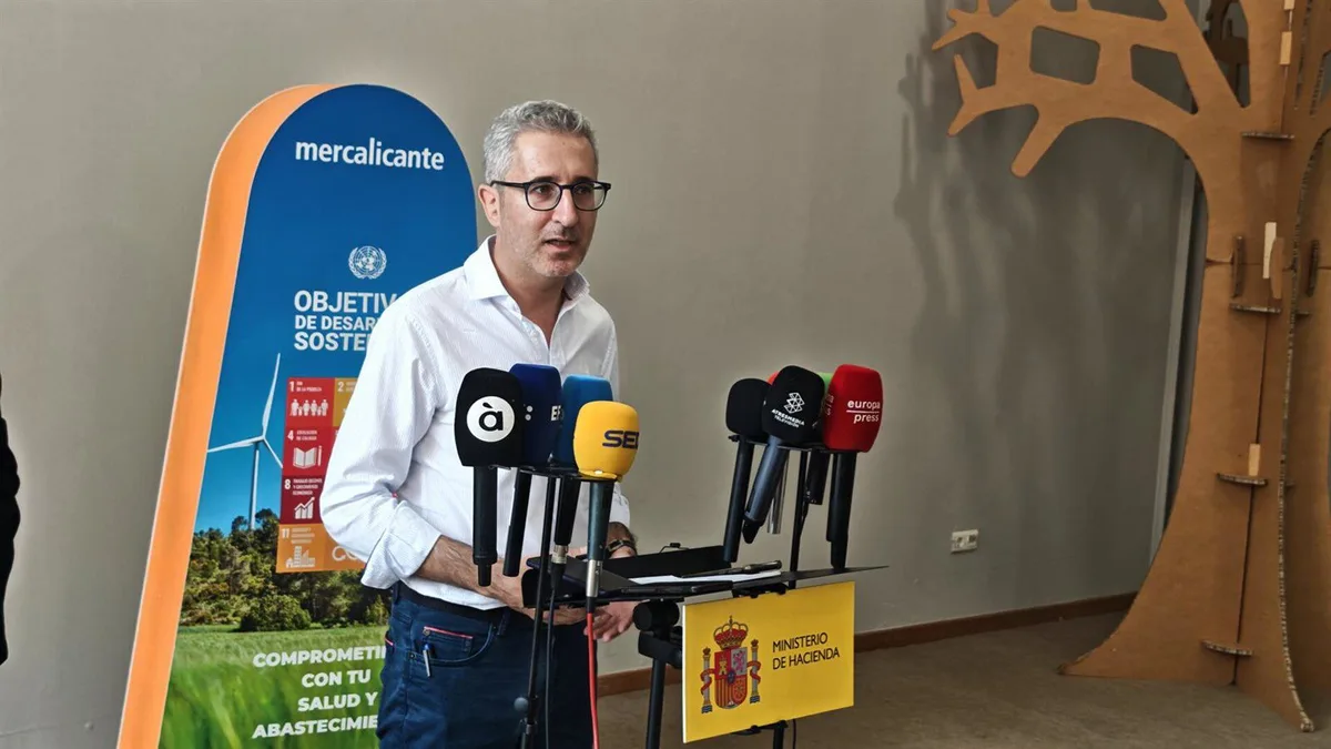 Arcadi España acusa a Feijóo de dar un "mitin político" en Ceuta y aboga por el diálogo entre administraciones