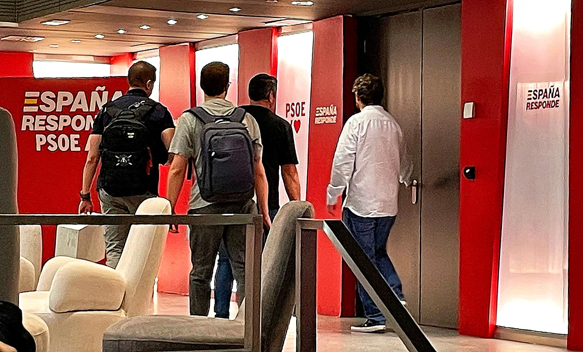 El Tribunal de Cuentas entrega al juez un 'pendrive' con el nombre y apellidos de los donantes del PSOE en la investigación de la financiación ilegal del partido