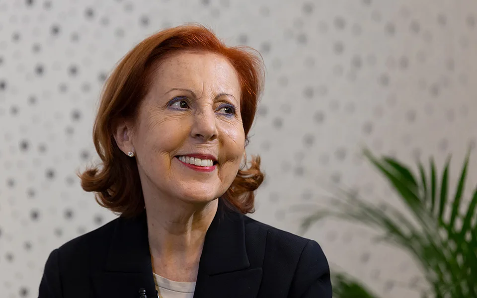 Ministra diz que Bruxelas apoia participação pública na REN, para “maior segurança”