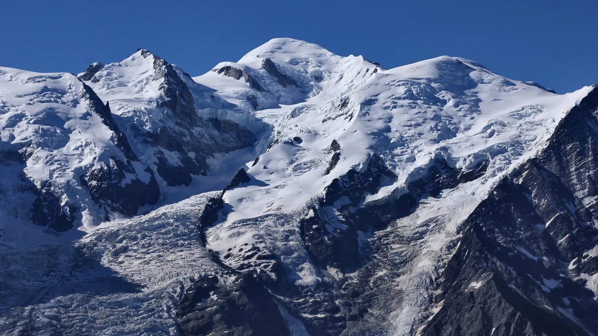 El Monte Blanc retrocede y los glaciares suizos pierden casi el 30% de su volumen en una década