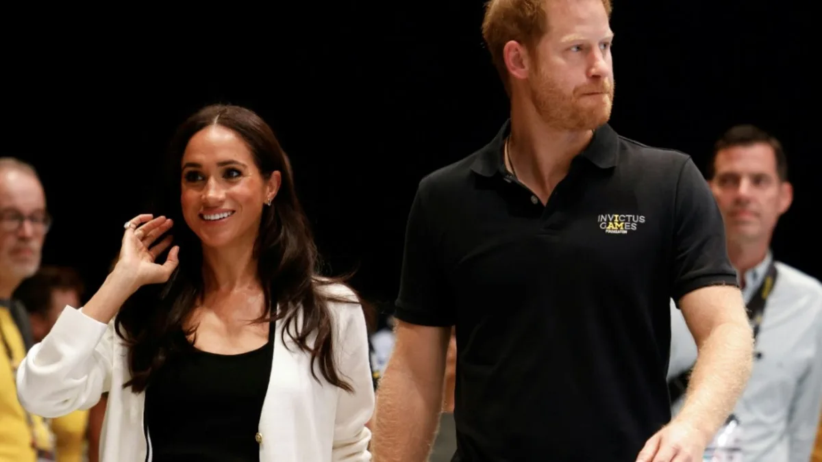 Medien: Prinz Harry mit Familie nach Großbritannien heimgekehrt