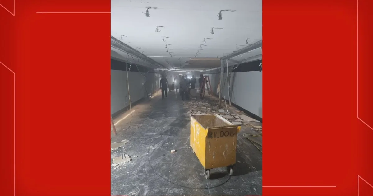 Parte de forro do Túnel do Tempo, na Câmara dos Deputados, desaba; ninguém ficou ferido