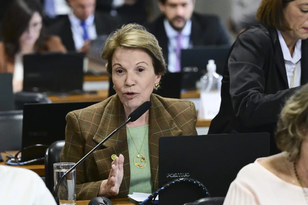 Fim da escala 6x1 passa na CCJ do Senado apesar de voto contrário de Tereza