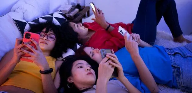 Geração Z foi treinada para scrollar, mas agora precisa liderar