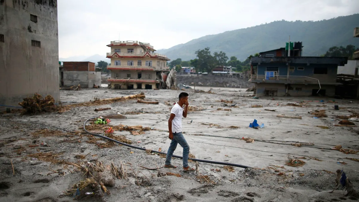Rescatan con vida a una niña de seis años tras 60 horas atrapada en un hueco en Nepal