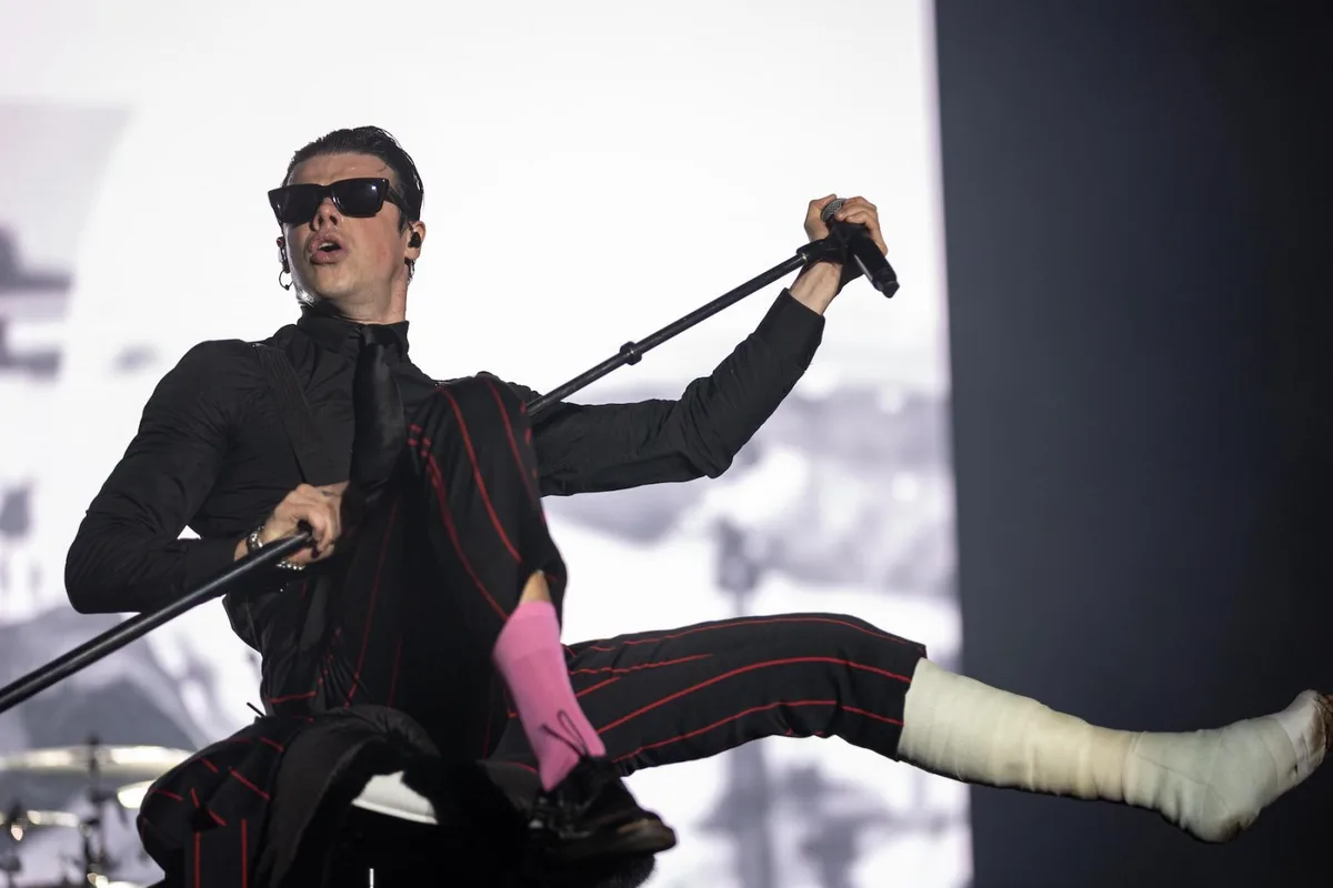 Yungblud Crowdsurfs in a Wheelchair While Performing With Broken Leg