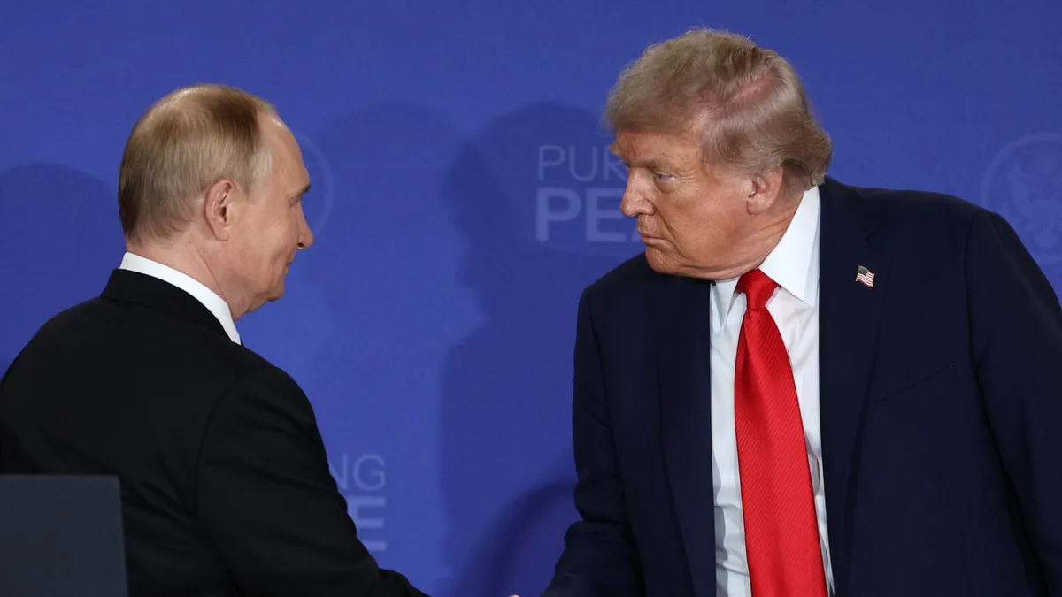 UE diz que compra de gasóleo russo decidida por Trump alimenta máquina de guerra de Putin