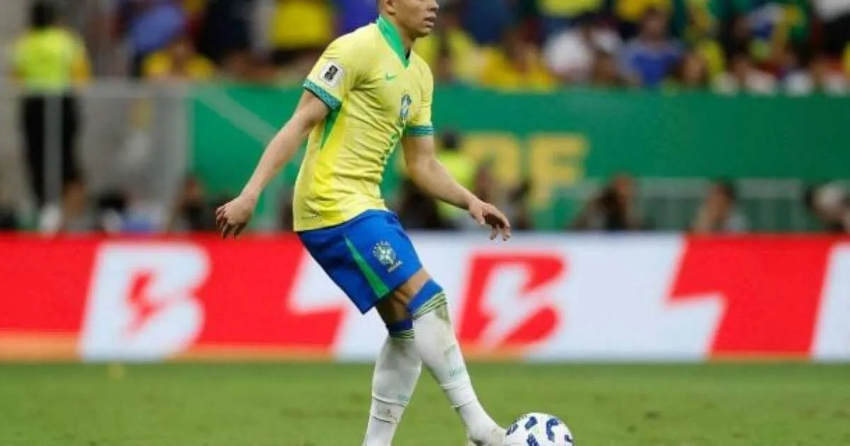 Vanderson é convocado por Ancelotti após corte de Wesley na Seleção Brasileira