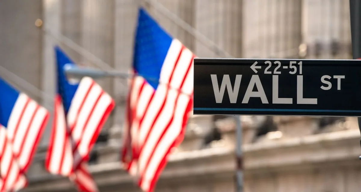 Wall Street fecha em queda, mas S&P 500 completa a terceira semana consecutiva de ganhos