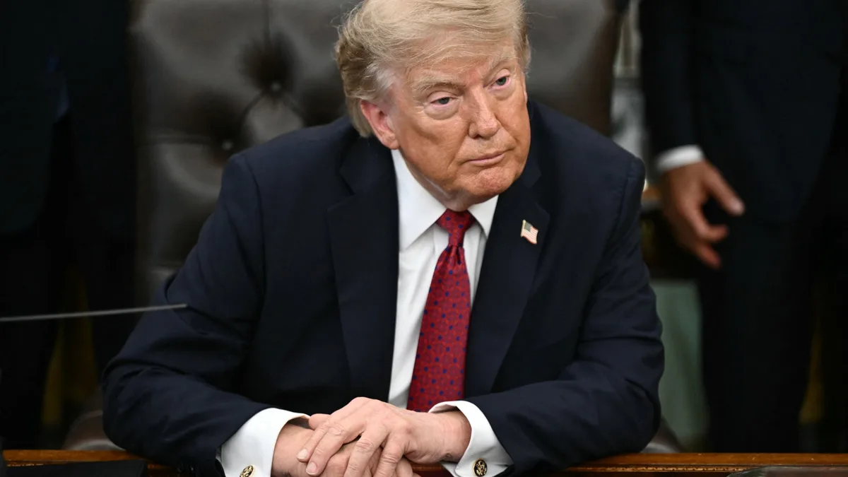 Trump trouve le carburant trop cher: il convoque les raffineurs de pétrole à la Maison Blanche dont les profits ont quadruplé... grâce à la guerre au Moyen-Orient
