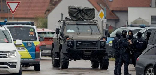 Berngau in der Oberpfalz: Zwei Behördenmitarbeiter erschossen – Polizei umstellt Haus