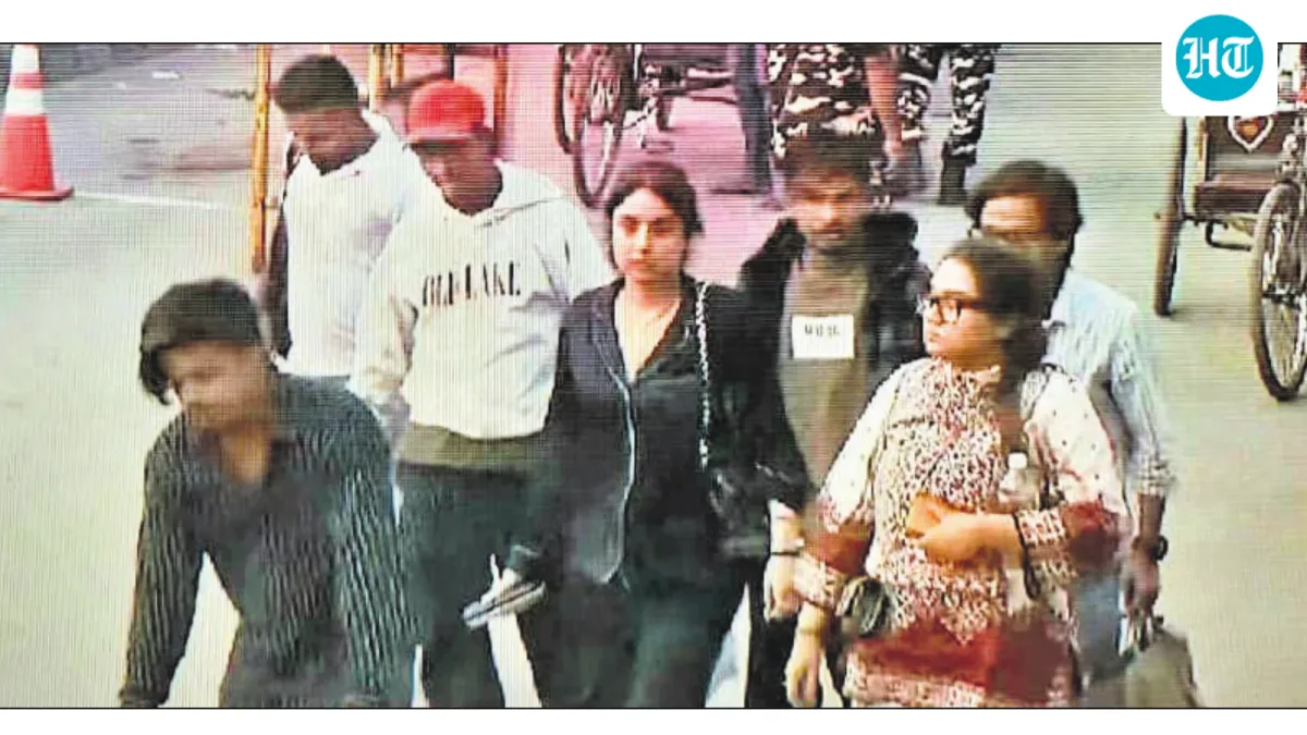 After Lucknow boyfriend’s death, influencer Shraddha Dubey, sister seen riding e-rickshaw in Nepal