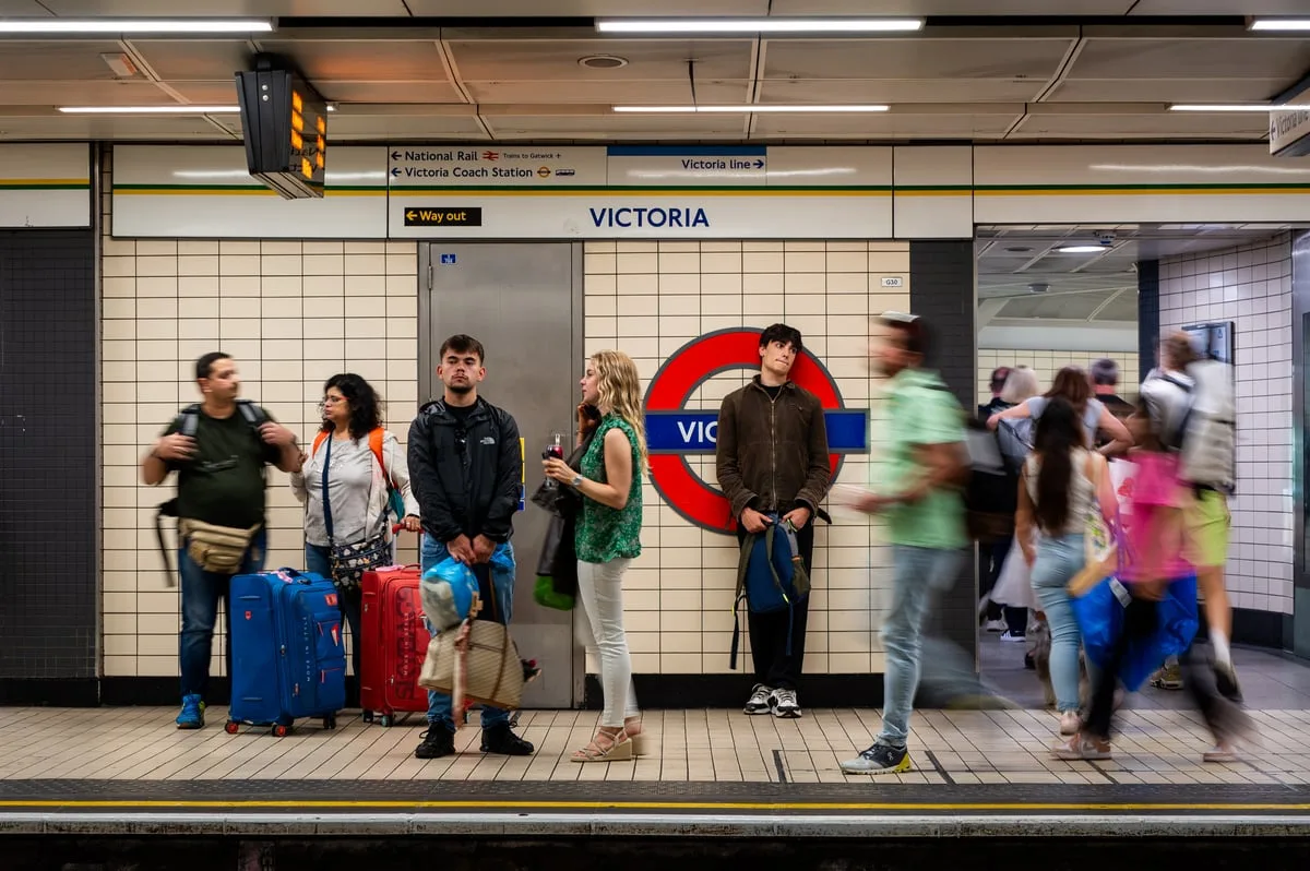 London travel news LIVE: Victoria line trains halted as 'track fault' hits one of Tube's busiest services
